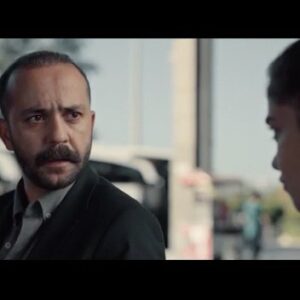 Sarp Akkaya Instagram - “Beni Çok Sev” 
Yazan-Yöneten: #mehmetadaoztekin
Oyuncular: @sngloden @kesalercan @aleynaozgecen_ 
19.Kasım.2021 Cuma günü Netflix’te.
#benicoksev #LoveMeInstead