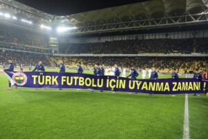 Sarp Akkaya Instagram - 💛💙