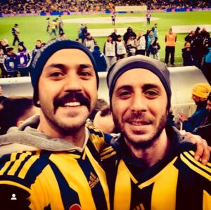 Sarp Akkaya Instagram - İyi ki doğduk canım ikizim  @kayaakkaya 🫶🏻🎂