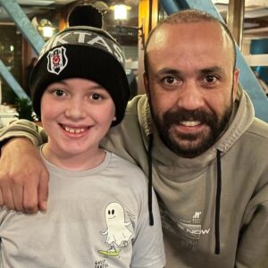 Sarp Akkaya Instagram - İyi ki doğdun dostum. Sağlıkla, mutlulukla saatlerce ps oynayacağımız günler olsun ❤️😎🎈🎂 #murathanöztekin