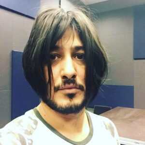 Sarp Apak Instagram - Bana öyle bakma..anliycaklar (peruk olduğunu)
