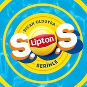 Sarp Apak Instagram - Yazın sloganımız belli: S.O.S! Yani, Sıcak Olduysa Serinle. Bu yaz bol bol görüşeceğiz 💛 @liptoniceteatr #işbirliği
