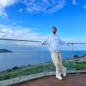 Sarp Bozkurt Instagram - Şarkıyı dinleyelim postu 💫
