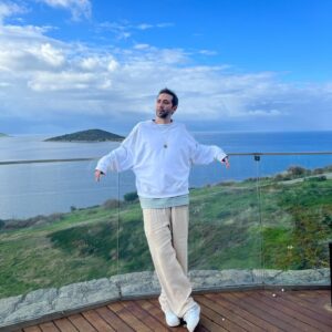 Sarp Bozkurt Instagram - Şarkıyı dinleyelim postu 💫