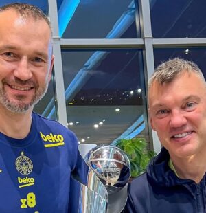 Šarūnas Jasikevičius Instagram - Huge Thank You to our Fans,Players and Staff for a great week at the Turkish Cup!!! #fenerbahçe