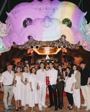 Sarunsathorn Tanawatcharawat Instagram - Congratulations to the newest rooftop in Bangkok! 

#AkaraSkyHanuman
#BestRooftopbarBangkok
#HennessyTH