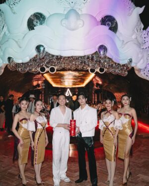 Sarunsathorn Tanawatcharawat Instagram - Congratulations to the newest rooftop in Bangkok! 

#AkaraSkyHanuman
#BestRooftopbarBangkok
#HennessyTH