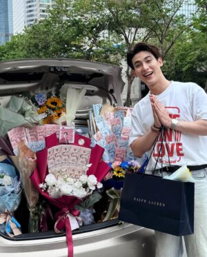 Sarunsathorn Tanawatcharawat Instagram - ขอบคุณณณณค้าบ🙏🏻❤️เจอกันในรอบหลายเดือนคิดถึงกันสุดเป็นกำลังใจให้ผมเสมอ น่ารักที่สุดเลยครับ🥰
#ไฮด์ #Haii
#ไฮด์ศรุญสธร #Haiisarunsathorn 
#liveinlovetheseries 
#รักผ่านไลฟ์เดอะซีรีส์ 
#บรวงสรวงรักผ่านไลฟ์เดอะซีรี่ย์
