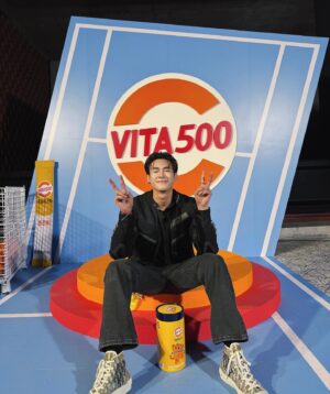Sarunsathorn Tanawatcharawat Instagram - เปิดตัวแล้วนะค้าบ #vita500 วิตามินซีจากเกาหลี พี่มาค @marktuan เป็นพีเซ็นเตอร์ด้วย @vitadailystick ยินดีด้วยกับพี่ชายทั้งสองนะค้าบ🥰 @omlondon @maxiiin_