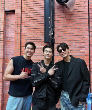 Sarunsathorn Tanawatcharawat Instagram - เปิดตัวแล้วนะค้าบ #vita500 วิตามินซีจากเกาหลี พี่มาค @marktuan เป็นพีเซ็นเตอร์ด้วย @vitadailystick ยินดีด้วยกับพี่ชายทั้งสองนะค้าบ🥰 @omlondon @maxiiin_