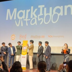 Sarunsathorn Tanawatcharawat Instagram - เปิดตัวแล้วนะค้าบ #vita500 วิตามินซีจากเกาหลี พี่มาค @marktuan เป็นพีเซ็นเตอร์ด้วย @vitadailystick ยินดีด้วยกับพี่ชายทั้งสองนะค้าบ🥰 @omlondon @maxiiin_