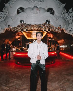 Sarunsathorn Tanawatcharawat Instagram - Congratulations to the newest rooftop in Bangkok! 

#AkaraSkyHanuman
#BestRooftopbarBangkok
#HennessyTH