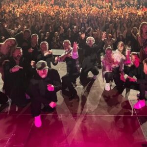 Sasha Instagram - Und da tobte in Hannover der Bär!!! Es war grandios!
Tausend Dank für Eure Stimmung! 

Heute mal ausruhen und die neue folge Elternabend hören 😉 und dann geht’s zum Endspurt… Freitag steigt in Düsseldorf die Party! 

#sashadieshow #thisismytime
