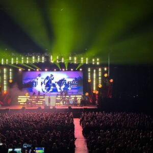 Sasha Instagram - Hamburg meine Perle!!!!! Es war ein Rausch!!! Tausend Dank an Euch alle!!! Ich bin immer noch geflasht!!!! Danke auch an alle mitwirkenden,
meine Band und die grandiose Hospitality der Barclays Arena! 

🪩🕺🏻🎤🎸🎹🎺🎶🎻🎵🎫

Heute geht’s weiter nach Frankfurt! Wer ist dabei! 

#sasha #thissmytime #hamburg #barclays #arena