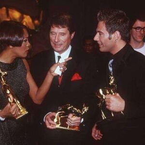 Sasha Instagram - Schaut mal…da war ich quasi noch ein Bambi-ni😂 
Mein erster Bambi und dann gleich diese Entertainment Legenden kennenlernen dürfen(you are deeply missed!)
Und heute dürfen meine Frau @radiographia und ich bei der grossen Jubiläumsgala zu 75 Jahre Bambi wieder zu Gast sein und freuen uns schon sehr👏🏼👏🏼👏🏼💯
Das wird ein toller Abend!

#sasha #bambiawards