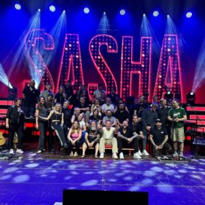 Sasha Instagram - CREWLOVE!!!!!! 🪩❤️🙌🕺🏻🎤

#theshowofmylife #dankbar #bestecrew #besteband
