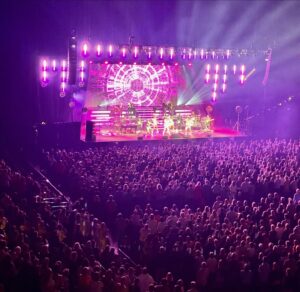 Sasha Instagram - Ach Bochum, das wat ganz wunderbar!!!!!!!! Ihr wart großartig! DANKE!!! 

Heute Abend Hannover…. whoop whoop! 🙌 🕺🏻🪩

Fotos: @charlie_spieker_photography 

 
#bochum #party #thisismytime #sashadieshow