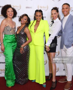 Sasha Hutchings Instagram - @runtheworldstarz S2 Premiere @harlemfilmfest 

Watch on @starz now now now!!!

@miaou corset
@hanifaofficial pants
@curlwhisper💇🏽‍♀️
Makeup = Me sis. Me. 💄