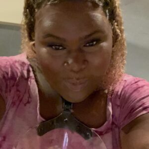 Sasha Hutchings Instagram - New photos - who’s Sis? 👀💕👸🏾

It’s Sis, it’s @ucancallmesis - she found my phone.