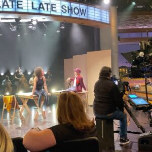 Sasha Hutchings Instagram - TONIGHT 🌽🌚🌾 10.4.22 
12:35AM EST/PST

@oklahomabway 
@latelateshow

I sincerely hope the nice man who told me @j_corden isn’t precious about the desk was telling the truth cus ya girl got #cozy☺️