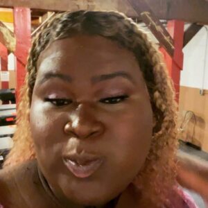 Sasha Hutchings Instagram - New photos - who’s Sis? 👀💕👸🏾

It’s Sis, it’s @ucancallmesis - she found my phone.