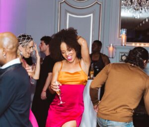 Sasha Hutchings Instagram - Soulstice Baby 🌚 🌞 12.21.22

Rang in a new year last night. Happy Birthday to meeeeee! Been ringing in a lot of joy and growth with my faves this season. Growth is hard. Take dance breaks. Gratitude is the salve. 

New moon winter solstice vibe check. What are you releasing? What are you welcoming? Keep it fresh!