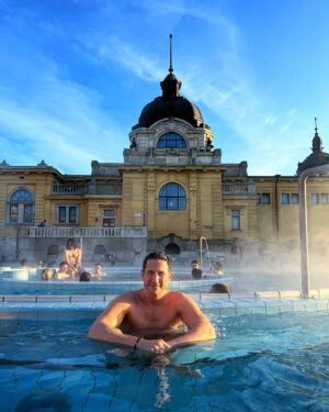 Sasha Roiz Instagram - köszönöm Budapest 🇭🇺