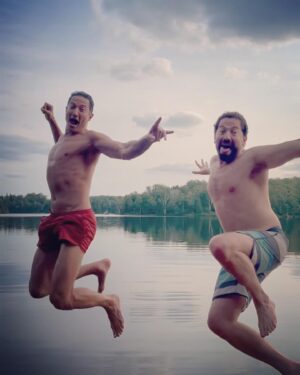 Sasha Roiz Instagram - And the tradition continues!
#lakejump’21 #RoizBoiz #братья #canada🇨🇦