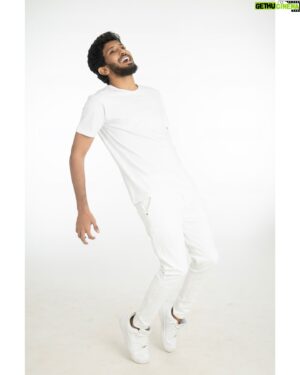 Sassi Selvaraj Instagram - When smile couldn’t help .. laugh !!😂💙

PC: @shutterx__ 
Outfit : @studio_pretta 

#laugh #loud #sound #positive #fun #photoshoot #indoor #actor #etc