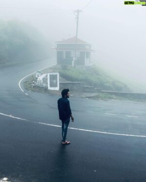 Sassi Selvaraj Instagram - Breeze!! Valparai is a pleasant breeze 💙

#tourism #trip #cool #wind #mist #fog #rain #chill #drive #love #actor #blue #roads