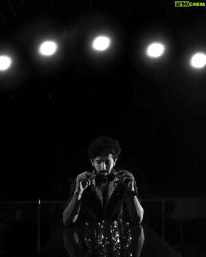 Sassi Selvaraj Instagram - Hey 🖤
PC: @trifocus_photography_cbe 
Costumes: @cozy_weaves 
Makeup : @lets_blush 

#black #white #lights #photoshoot #actor #cooler #classy #cinéma