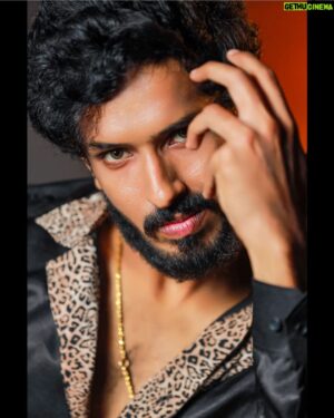 Sassi Selvaraj Instagram - Look sharp , Live smart !🖤

PC : @trifocus_photography_cbe 
Makeup : @lets_blush 

#actor #photoshoot #portrait #black #cinema #youtube
