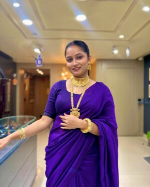 Satirtha Debnath Instagram - 💜🦋 
Jewellery @swarnakamaljewellers 

#sareelove #jewellery #goldcollection #swarnakamaljewellers #agartala #northeastindia