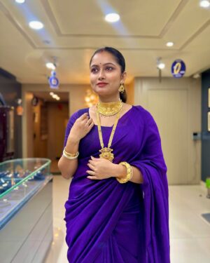 Satirtha Debnath Instagram - 💜🦋 
Jewellery @swarnakamaljewellers 

#sareelove #jewellery #goldcollection #swarnakamaljewellers #agartala #northeastindia