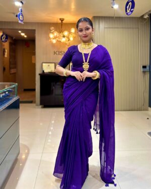Satirtha Debnath Instagram - 💜🦋 
Jewellery @swarnakamaljewellers 

#sareelove #jewellery #goldcollection #swarnakamaljewellers #agartala #northeastindia