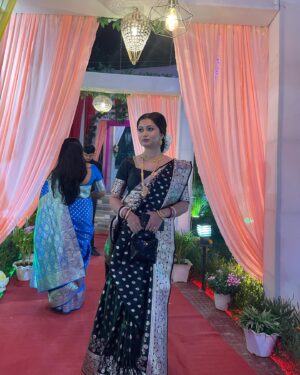 Satirtha Debnath Instagram - ❤️❤️

Hairstyle by @mmakeup_artist_rupali 
Saree @gourisankar.bastralaya