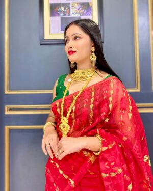Satirtha Debnath Instagram - ❤️❤️red love ❤️❤️

#sareelove #instaphoto #instagood #photooftheday #trending #merrychristmas #2023 #swarnakamalam