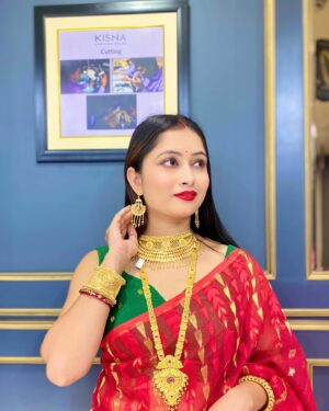 Satirtha Debnath Instagram - ❤️❤️red love ❤️❤️

#sareelove #instaphoto #instagood #photooftheday #trending #merrychristmas #2023 #swarnakamalam