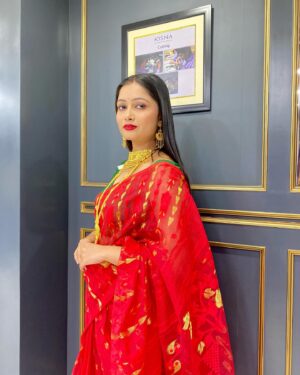 Satirtha Debnath Instagram - ❤️❤️red love ❤️❤️

#sareelove #instaphoto #instagood #photooftheday #trending #merrychristmas #2023 #swarnakamalam