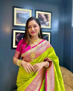 Satirtha Debnath Instagram - Dekh lijiye❤️ 

Saree - @gourisankar.bastralaya 
Jewellery- @swarnakamaljewellers 

#sareelove #sareefashion #goldjewellery #bengaligirl #tripura #agartalacity #northeastindia #instagood #instadaily #photooftheday