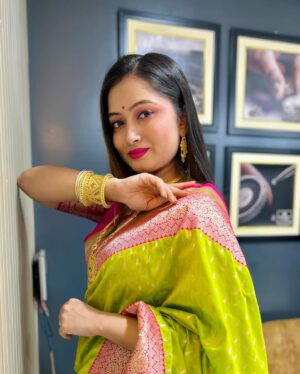 Satirtha Debnath Instagram - Dekh lijiye❤️ 

Saree - @gourisankar.bastralaya 
Jewellery- @swarnakamaljewellers 

#sareelove #sareefashion #goldjewellery #bengaligirl #tripura #agartalacity #northeastindia #instagood #instadaily #photooftheday