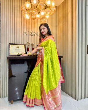 Satirtha Debnath Instagram - Dekh lijiye❤️ 

Saree - @gourisankar.bastralaya 
Jewellery- @swarnakamaljewellers 

#sareelove #sareefashion #goldjewellery #bengaligirl #tripura #agartalacity #northeastindia #instagood #instadaily #photooftheday