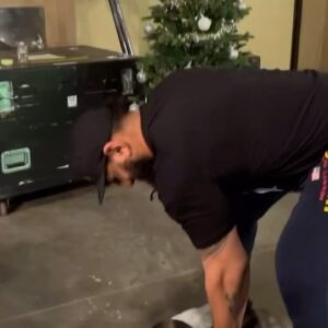 Satnam Singh Bhamara Instagram - Thomas Inch Dumbbell 💪😂

@realwardlow

#OnelnABillion #AEW #SinghInRing #AEWRampage #AEWDynamite #AEWDark #AllElite #SinghlsKing #ThrowBack #ThelndianGiant #FlashBack #PunjabiGiant #ThomasInchDumbbell #ThomasInch #ThomasInch #Giant