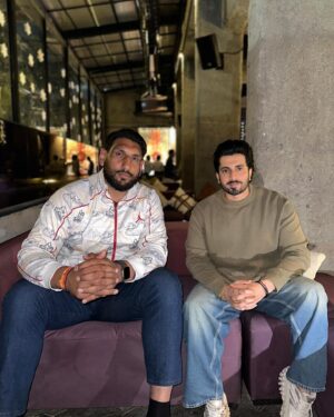 Satnam Singh Bhamara Instagram - Towering over the world with my 7ft tall  buddy! 🌎 💪