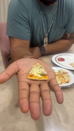 Satnam Singh Bhamara Instagram - FUN TIME IN AMCHI MUMBAI 

#satnamsingh #AllEliteWrestling #AllElite #AEW #AEWRampage #OneInABillion #SinghInRing #TheIndianGiant  #SinghIsKing  #mumbai #pizza