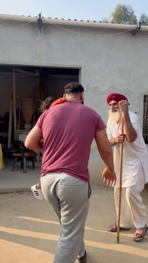 Satnam Singh Bhamara Instagram - Baapu ❤️❤️

#Baapu #FatherSon #OneInABillion #AEW #SinghInRing #AEWRampage #AEWDynamite #AEWDark #AllElite #SinghIsKing #TheIndianGiant #PunjabiGiant #Malwa #Majha #Punjab #FatherLove #Barnala #PB19
