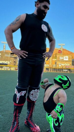 Satnam Singh Bhamara Instagram - My bro @microman_oficial 🤝

@luchalibreaaa 

#OneInABillion #AEW #SinghInRing #AEWRampage #AEWDynamite #AEWDark #AllElite #SinghIsKing #ThrowBack #TheIndianGiant #FlashBack #PunjabiGiant #LuchaLibre #LuchaLibreMexicana #LuchaLibreAAA #MicroMan #Tijuana #Mexico🇲🇽