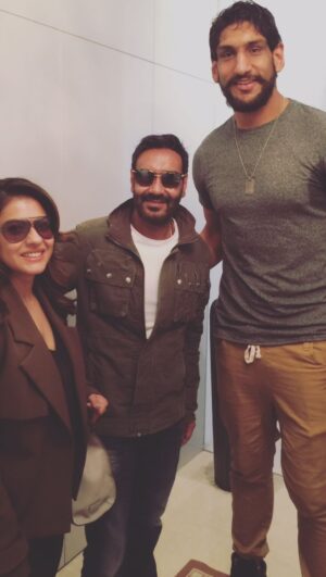 Satnam Singh Bhamara Instagram - ⛈️👆🌪️🦚🤣🤣 @kapilsharma @ajaydevgn @kajol 

@team.kapilsharma @thegreatindiankapilshow @tabutiful 
@sonytvofficial 

#KapilSharma #AjayDevgan #Kajol #KapilSharmaShow 
#Blessed #OneInABillion #AEW #SinghInRing #AllElite #SinghIsKing #ThrowBack #TheIndianGiant #FlashBack #PunjabiGiant #TheGreatIndianKapilShow #Mumbai #India #Punjab #SonyTV #TheGreatWall