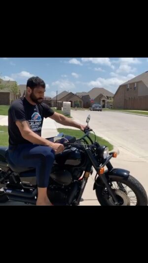 Satnam Singh Bhamara Instagram - 🔥🔥 #ThrowBack 

#OneInABillion #SatnamSingh #SinghIsKing #KaranAujla #Vibes #BulletLovers #SikhMuscle #AEW #AllElite #Punjab #India #Texas #Dallas #FortWorth #Harley #HarleyDavidson #HarleyLovers #FlashBack #Honda #HondaBike #HondaCruiser #MotorCycle #BikeLife