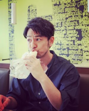 Satoshi Tsumabuki Instagram - #mcdonalds 

#夜マック店長、本場アメリカで朝マック食べる

Sausage Burrito美味しかった！
アメリカ限定なのかな？サルサソースとの相性抜群

#夜マック 
#朝マック 
#マクドナルド
#ロサンゼルス
